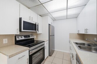 Building Photo - 2401 Antigua Cir
