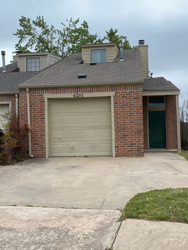 Primary Photo - Charming Updated Condo in West Norman