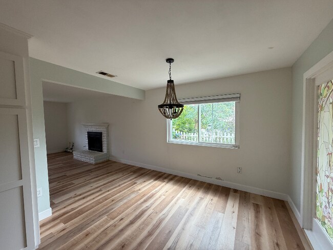 Building Photo - 942 Ruby Dr