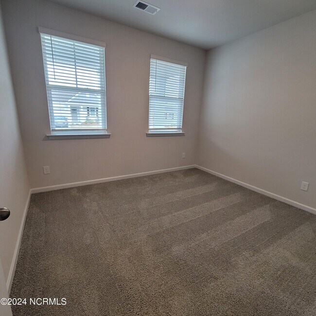 Foto del edificio - 7120 Foxhollow Ln