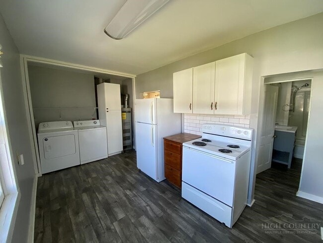 Building Photo - 2 W 4th St