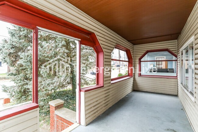 Foto del edificio - 2004 Dale Rd