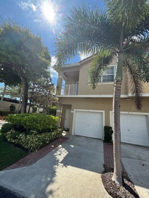 Primary Photo - 110 Lighthouse Cir