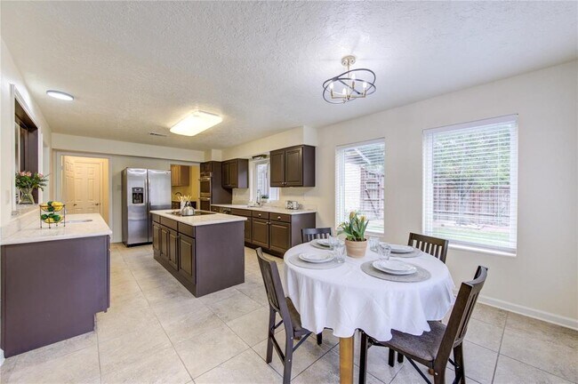 Foto del edificio - 15754 Walkwood Dr