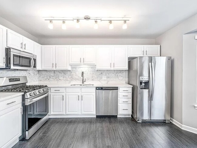 Building Photo - 13843 S Cambridge Cir
