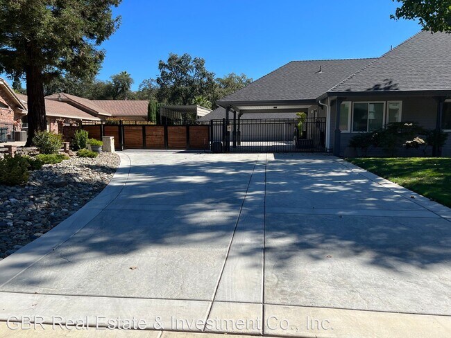Building Photo - 3 br, 3 bath House - 3989 Rawhide Road