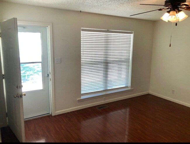 Building Photo - 119 Marigold Cir