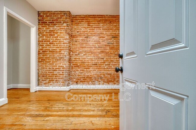 Building Photo - 1714 Linden Ave