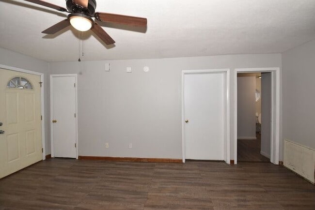 Building Photo - MIshawaka near Universities and shopping