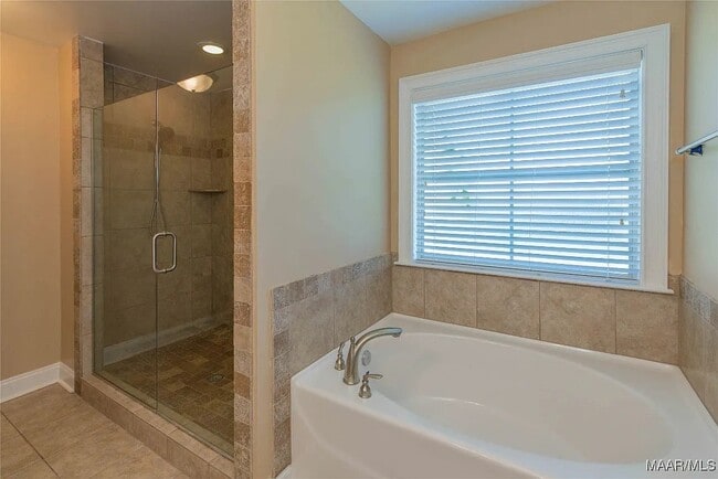 Foto del edificio - 8213 Faith Ln