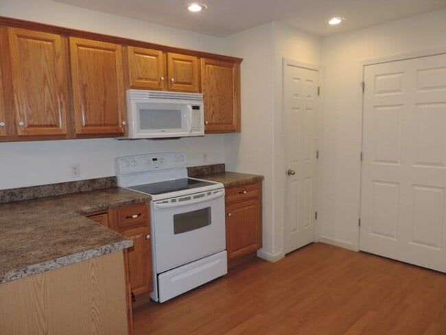 Building Photo - Lovely 3 Bedroom, 2 Bathroom Home!