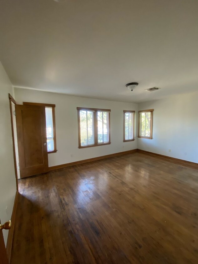 Foto principal - 15708 Rayen St