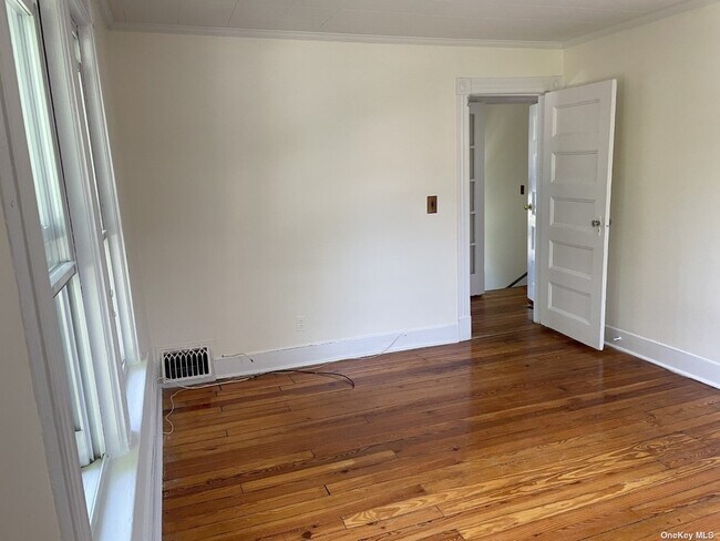 Building Photo - 328 Earle Ave