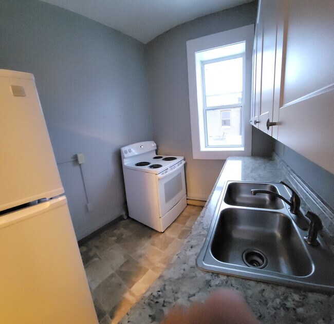Kitchen - 116 E Washington Ave