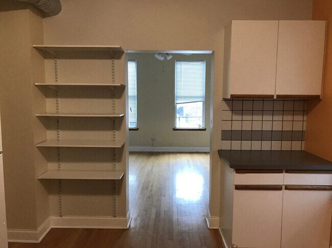 Foto del edificio - 2029 N Damen Ave
