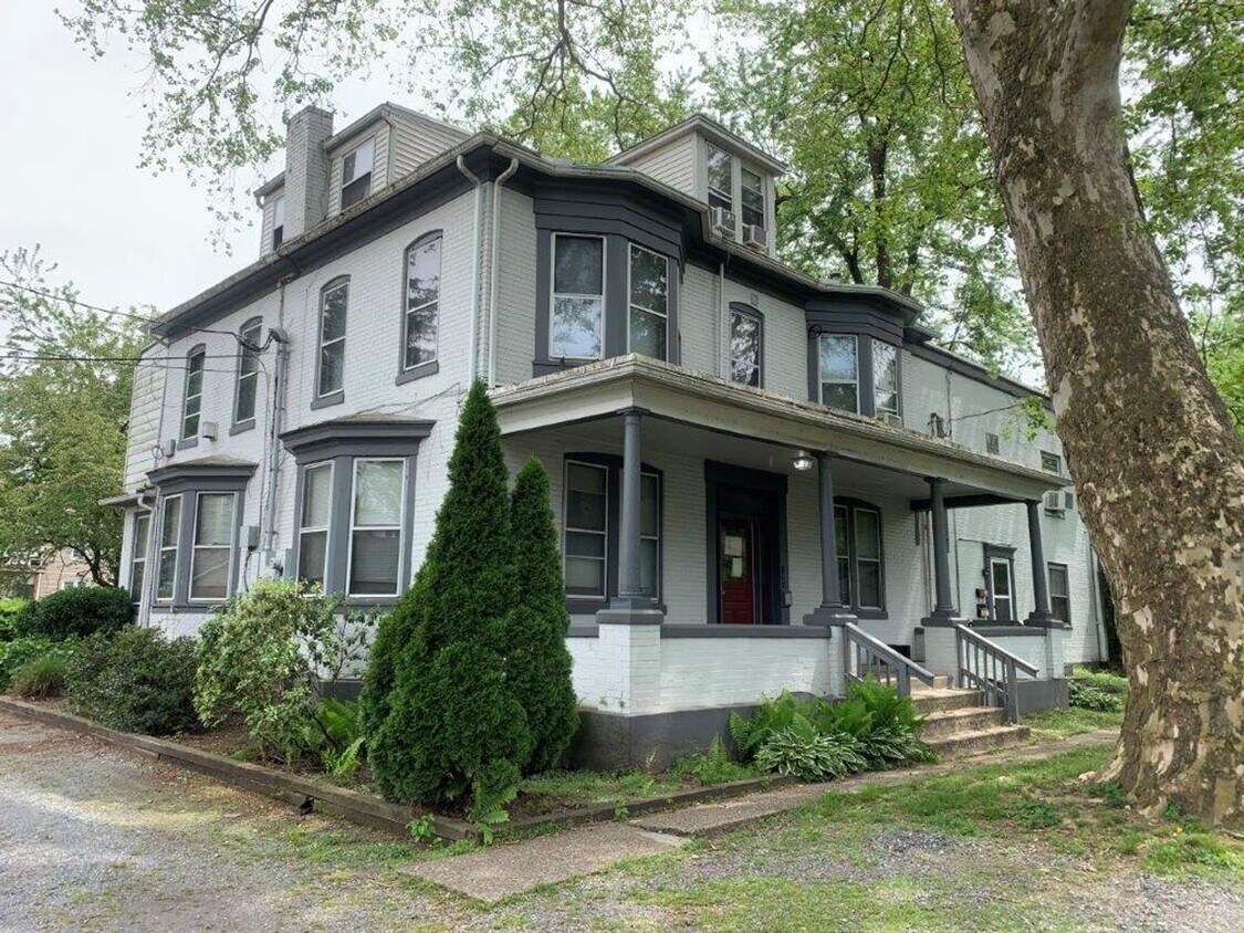 3445 Florence St Unit 3, Harrisburg, PA 17110 Room for Rent in