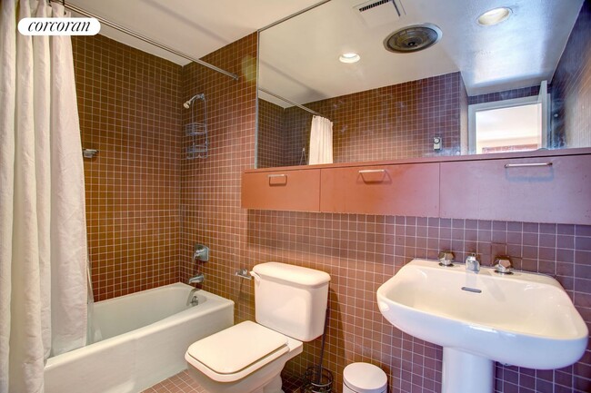 Building Photo - 47 W 84th St