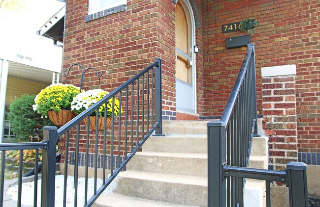 Building Photo - 7416 Lansdowne Ave