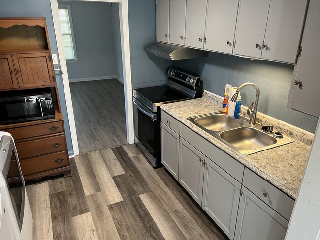 Foto del edificio - 1013 W Chase St