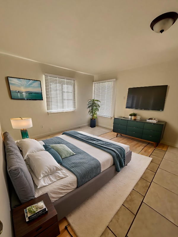 Building Photo - 1402 N Willowbrook Ave