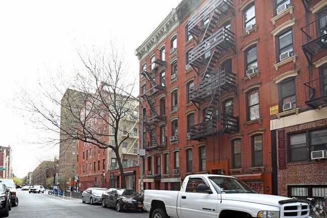 Foto del edificio - 88 E 3rd St