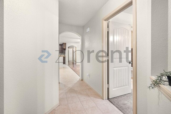 Building Photo - Unit