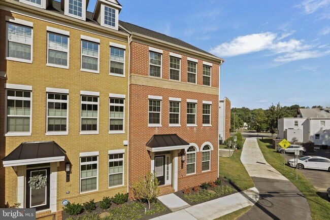 Building Photo - 3704 McLean Ave