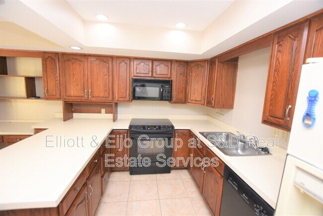 Foto del edificio - 637 Victoria Square Ln