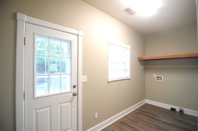 Foto del edificio - 202 Beirne Ave NW