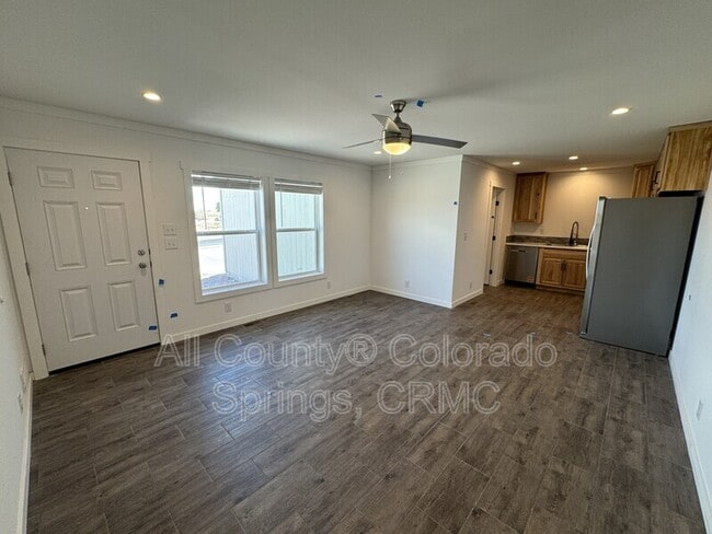 Foto del edificio - 690 E Hahns Peak Ave