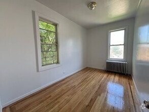 Building Photo - 861 Kinsella St