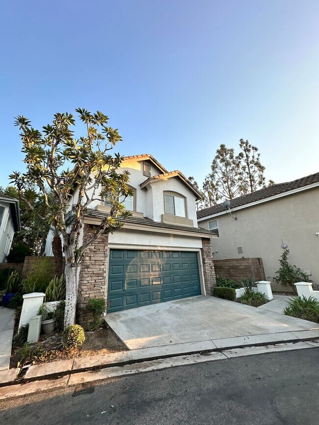 Building Photo - Beautiful 4 Bedrooms, 2 1/4 Bath home in t...