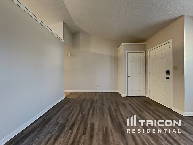 Foto del edificio - 4921 May Ridge Ln