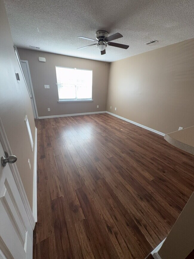 Foto del edificio - 2005 Banister Loop