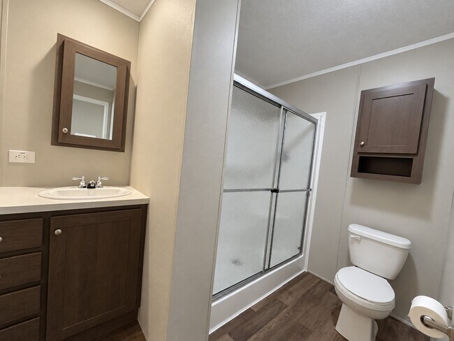 Foto del edificio - 39500 Warren Rd