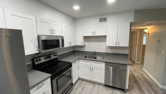 Foto del edificio - 462 E 9th Ave