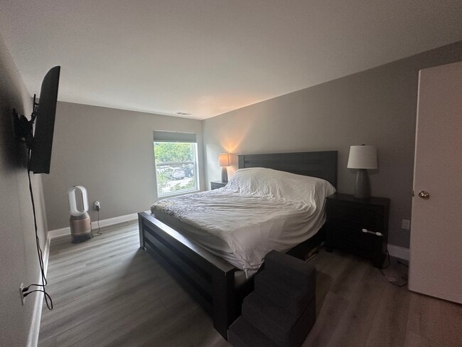 Building Photo - 423 Christopher Ave