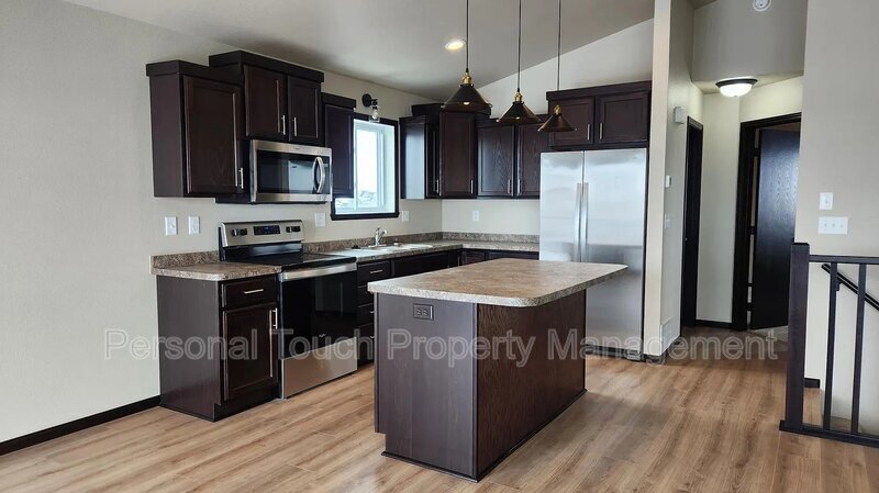 Primary Photo - 6880 67th St S