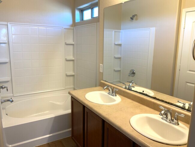 Foto del edificio - 2118 N 77th Ln