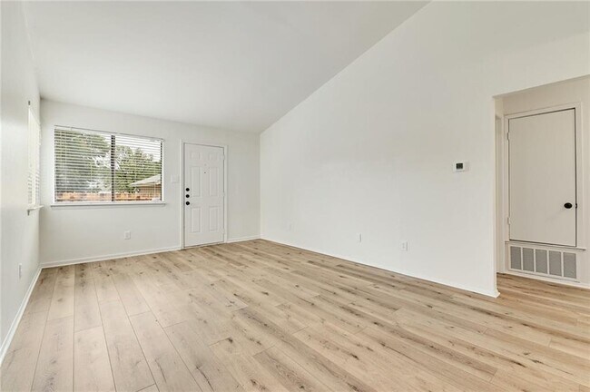Foto del edificio - 1602 W Braker Ln