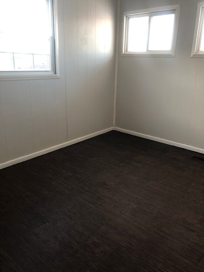 Building Photo - 5002 Arrowhead Blvd