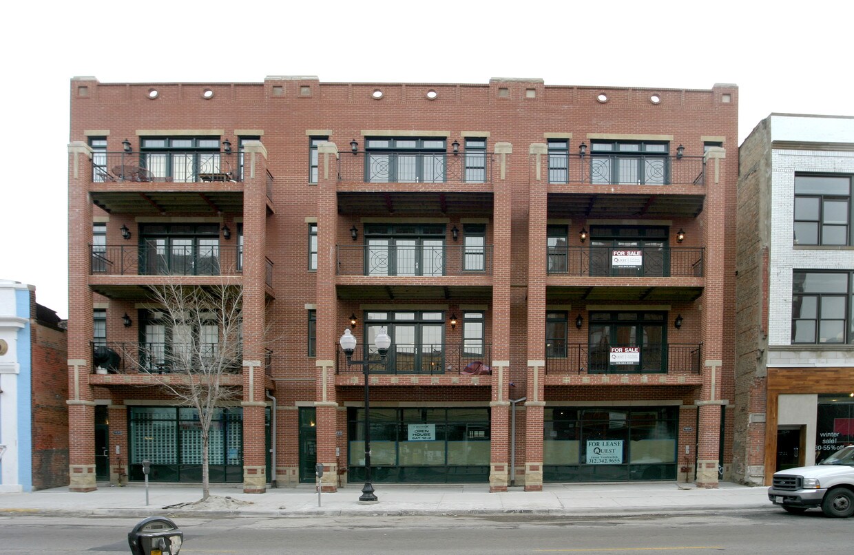 Foto del edificio - 1533-1537 N Milwaukee Ave