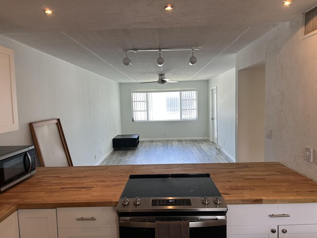 Building Photo - 4500 N Flagler Dr