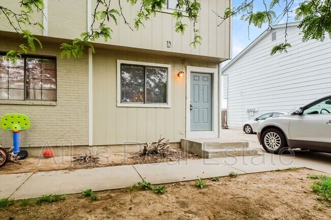 Building Photo - 32 Royal Crest Dr