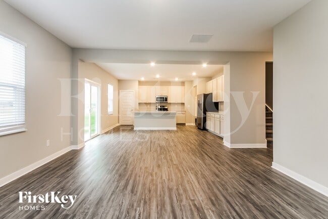 Building Photo - 2416 S Carlota Dr