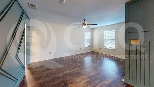 Building Photo - 1524 Hilltop Dr