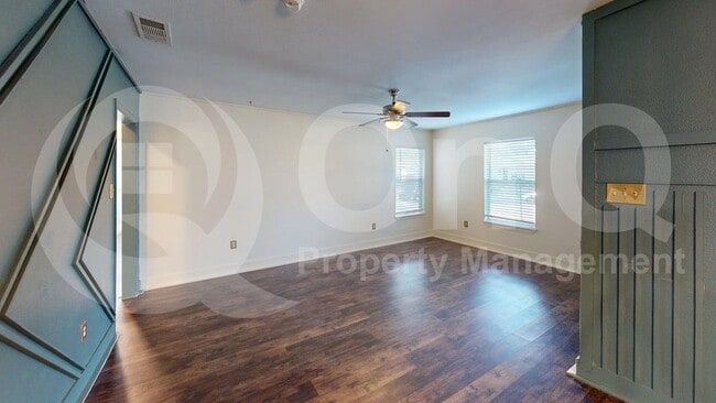 Foto del edificio - 1524 Hilltop Dr