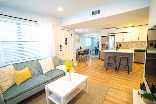 Photo - Chic & Stylish  Central location House