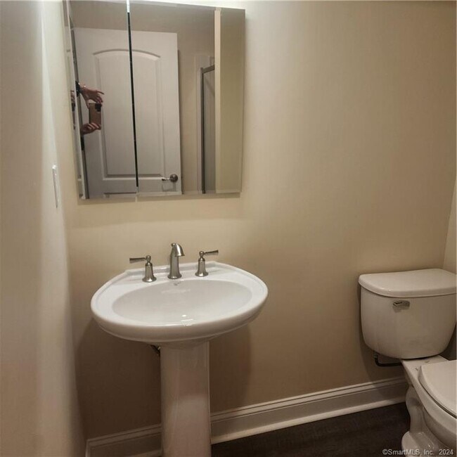 Foto del edificio - 18 Ashwood Cir