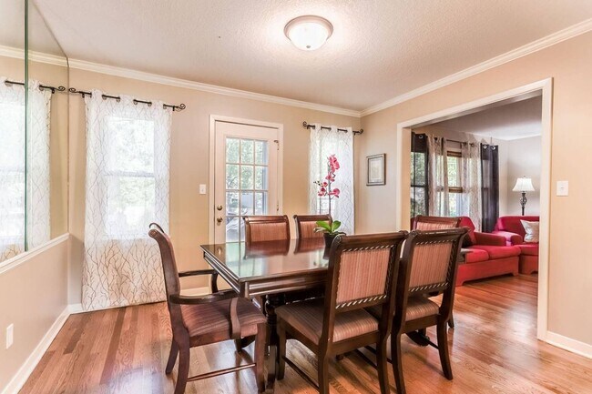 Foto del edificio - Beautiful 3 Bed Ranch Home with Finished Basement